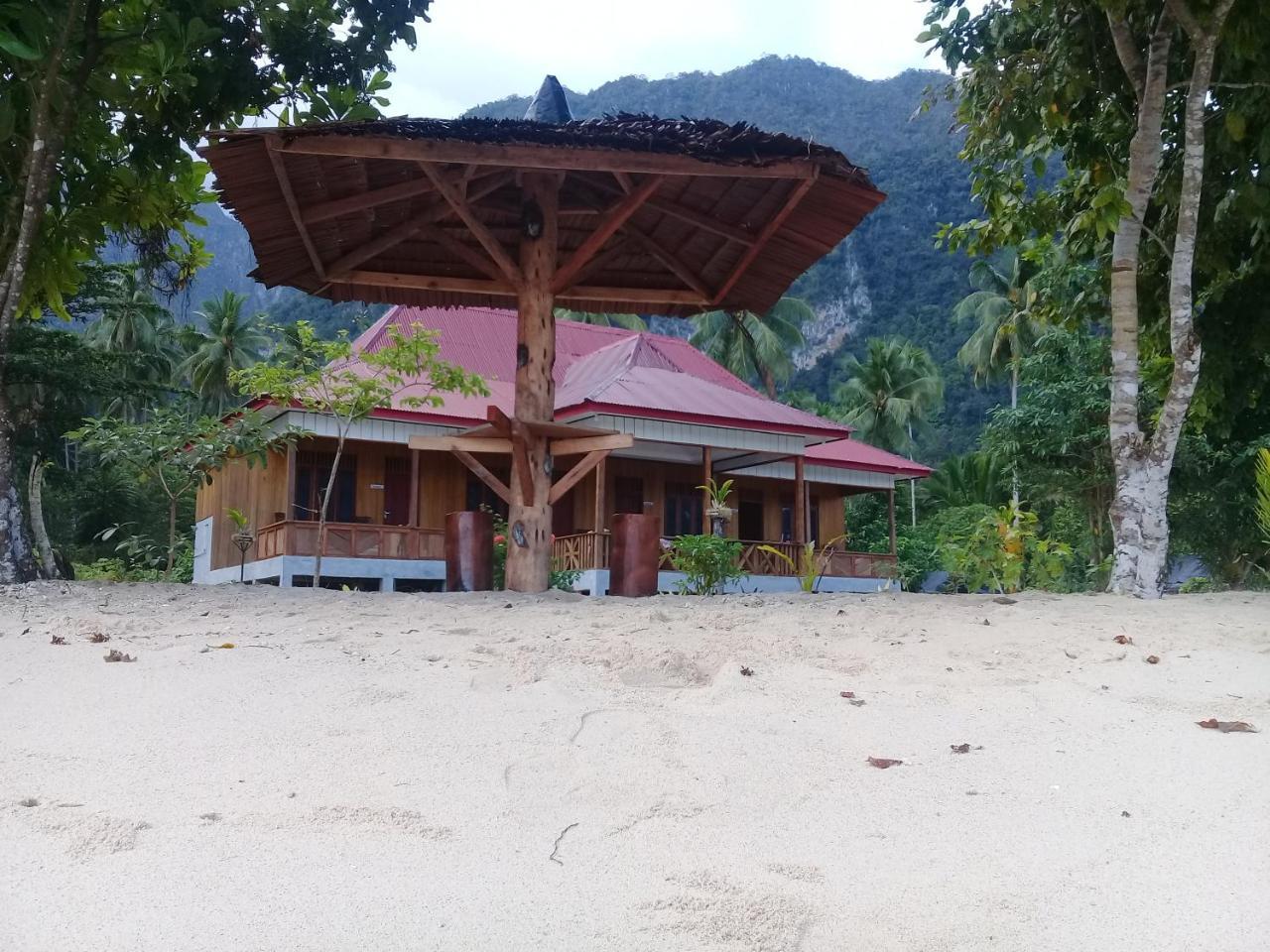 Nusa Nalan Beach Resort Rumah Olat Extérieur photo