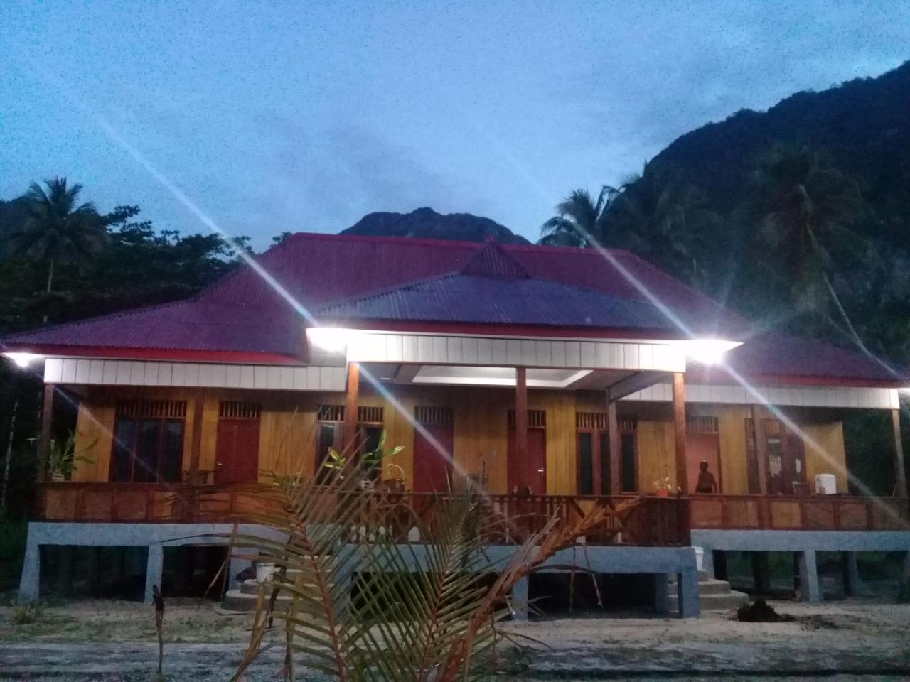 Nusa Nalan Beach Resort Rumah Olat Extérieur photo