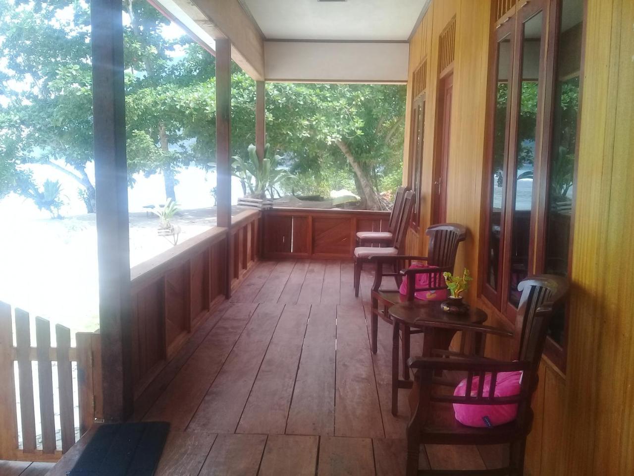 Nusa Nalan Beach Resort Rumah Olat Extérieur photo