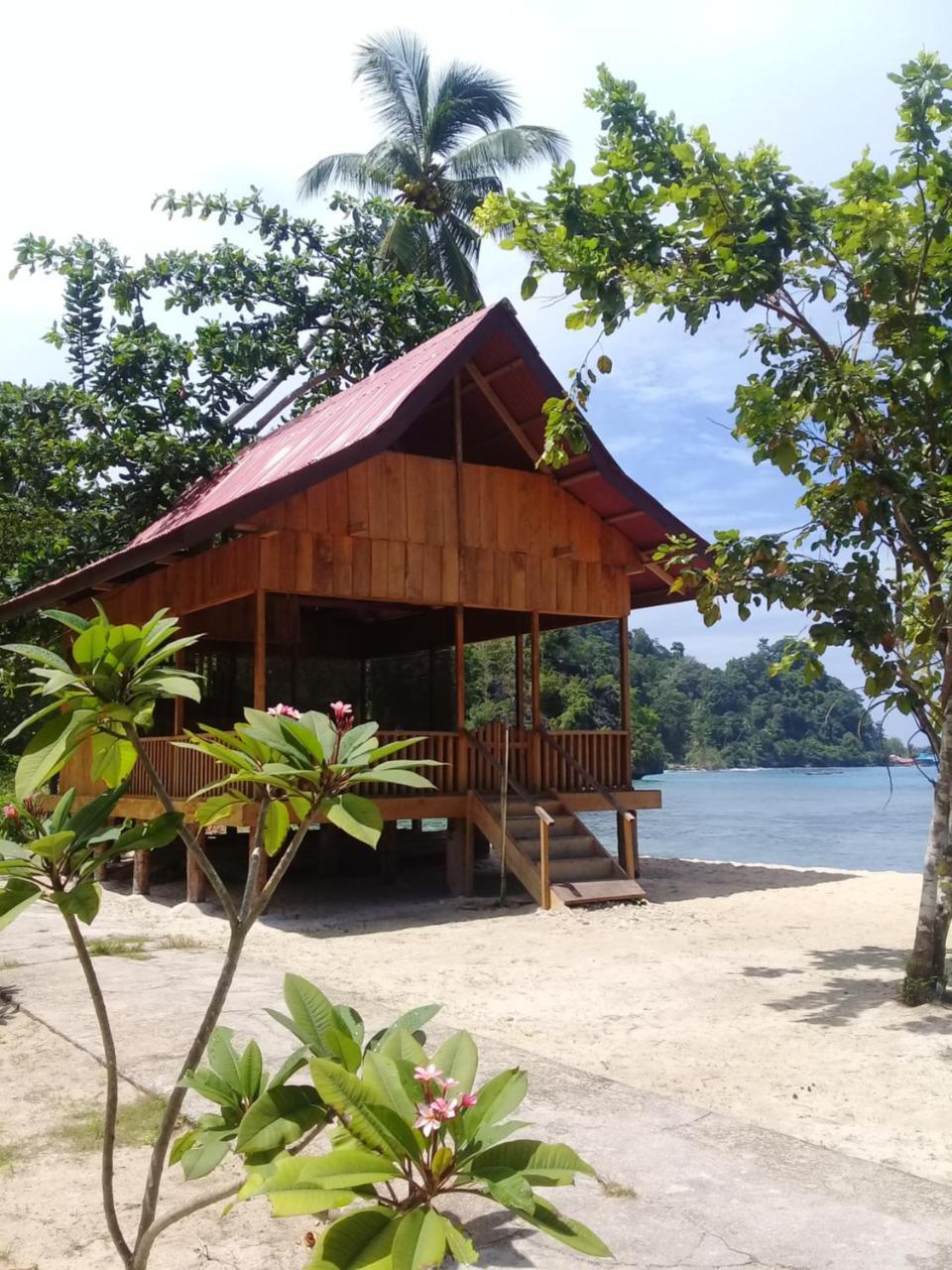 Nusa Nalan Beach Resort Rumah Olat Extérieur photo