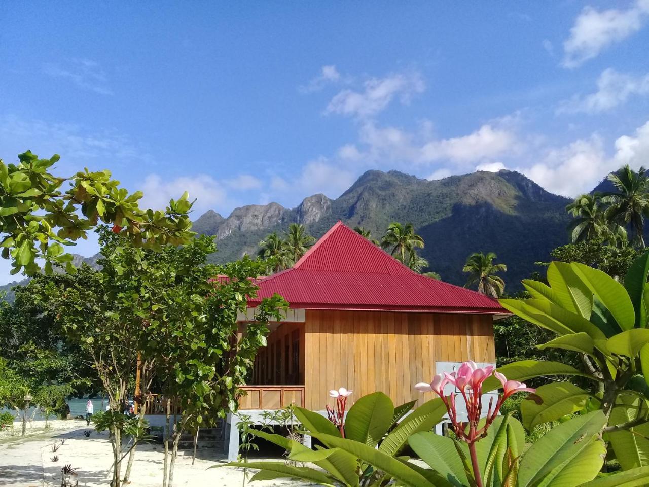 Nusa Nalan Beach Resort Rumah Olat Extérieur photo